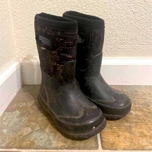 Insulated BOGS rain/snow boots toddler boys size 9